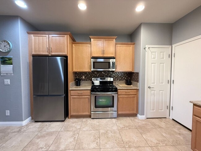 Building Photo - 2/BD 2/BA 55+ Fully Furnished Home in Sole...