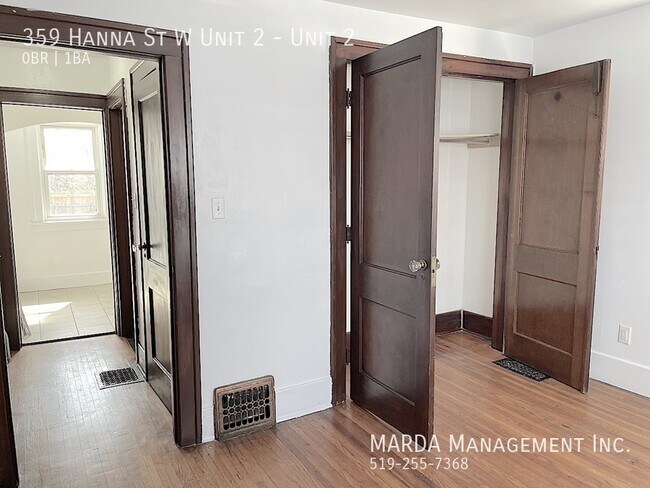 Photo du bâtiment - COZY BACHELOR IN 4-PLEX DOWNTOWN + HYDRO & GAS
