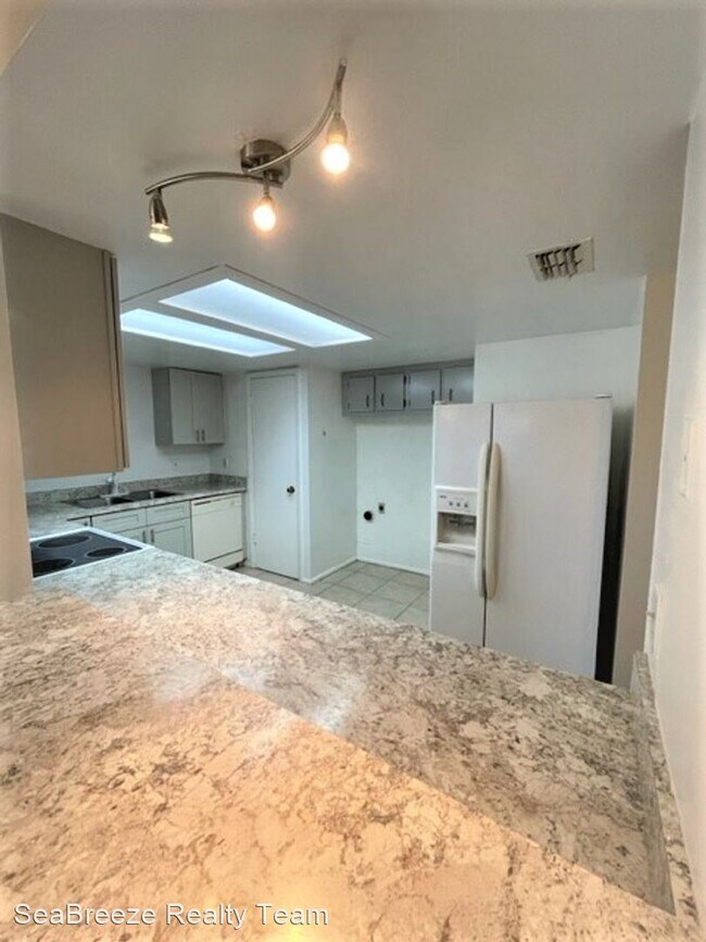 Building Photo - 2 br, 2 bath House - 417 H BANANA CAY