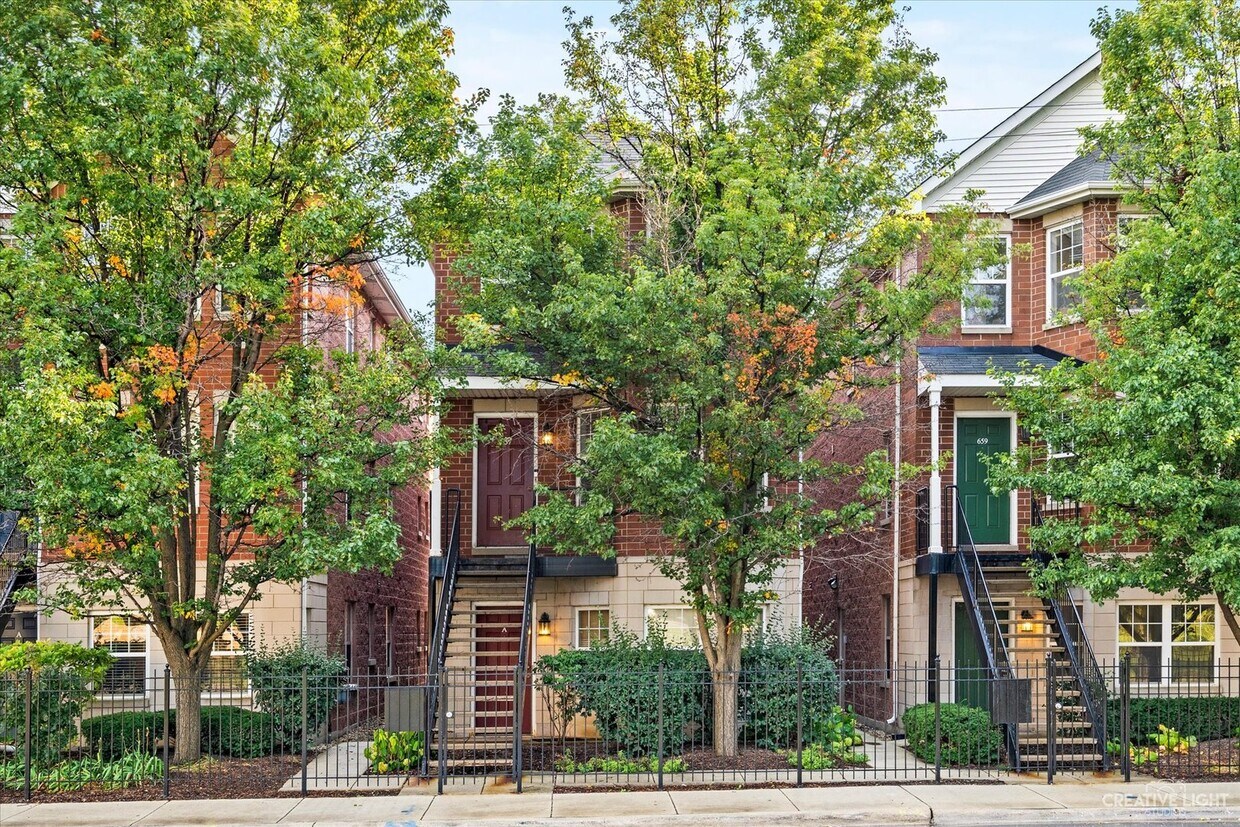 657 W Division St Unit 8B, Chicago, IL 60610 Condo for Rent in