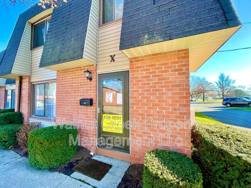 Primary Photo - 216 Moore Rd