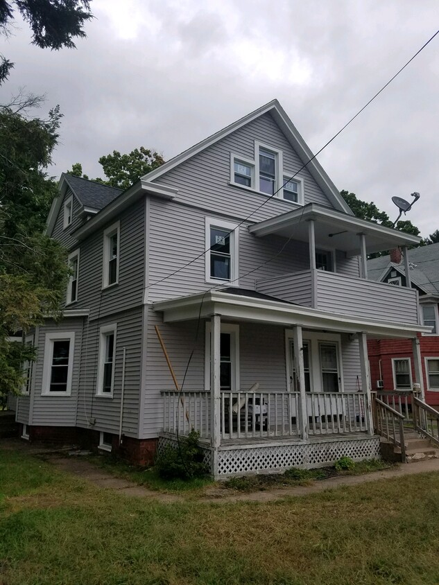Front of House - 15 Hollister Street