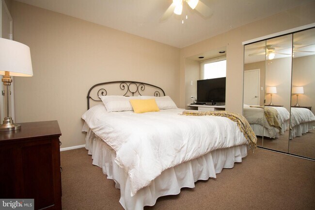 Foto del edificio - 9508 James St