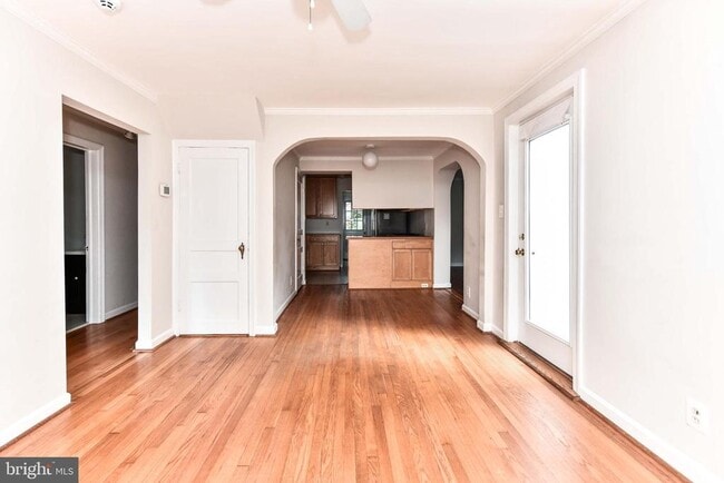 Building Photo - 419 S Barton St