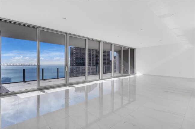 Foto del edificio - 300 Biscayne Blvd Way