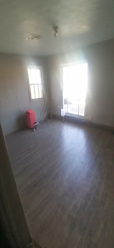 Building Photo - 1104 W Washington Ave