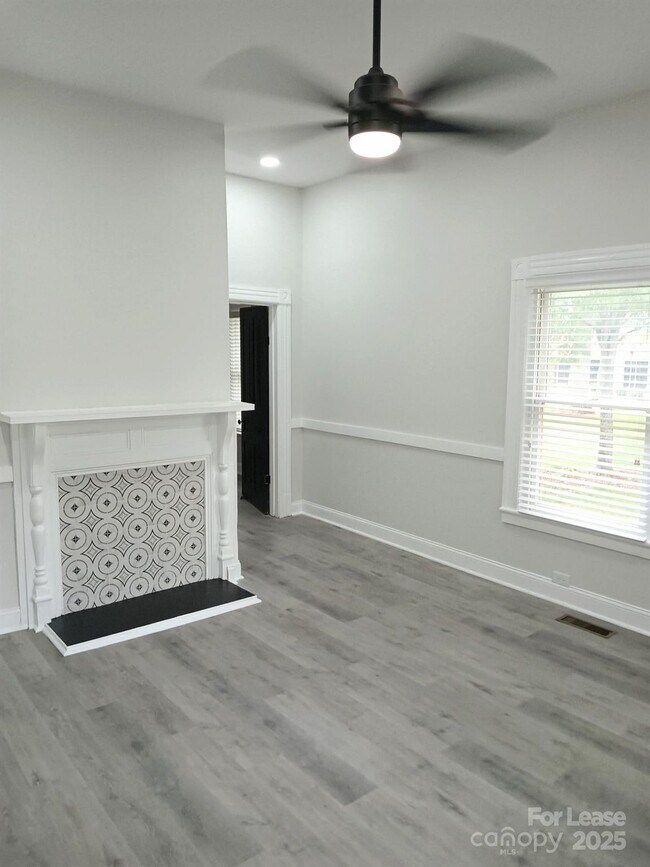 Foto del edificio - 238 S Main St