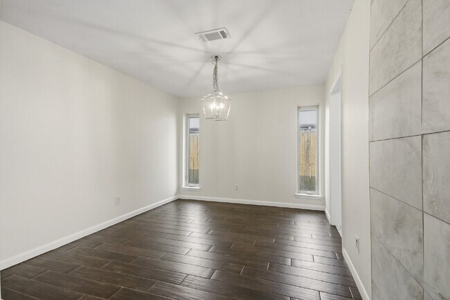 Building Photo - 830 Seacliff Dr