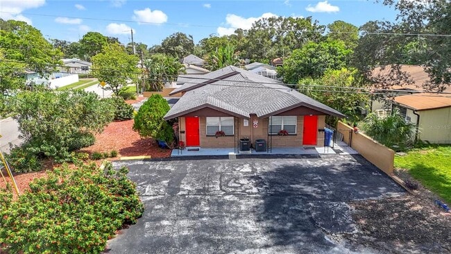 Building Photo - 139 Southeast Jefferson Cir N