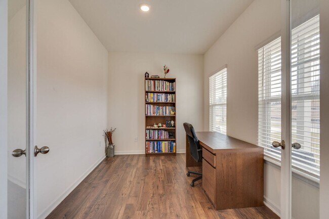 Building Photo - 4 bed/2.5 bath in Kingsport, TN