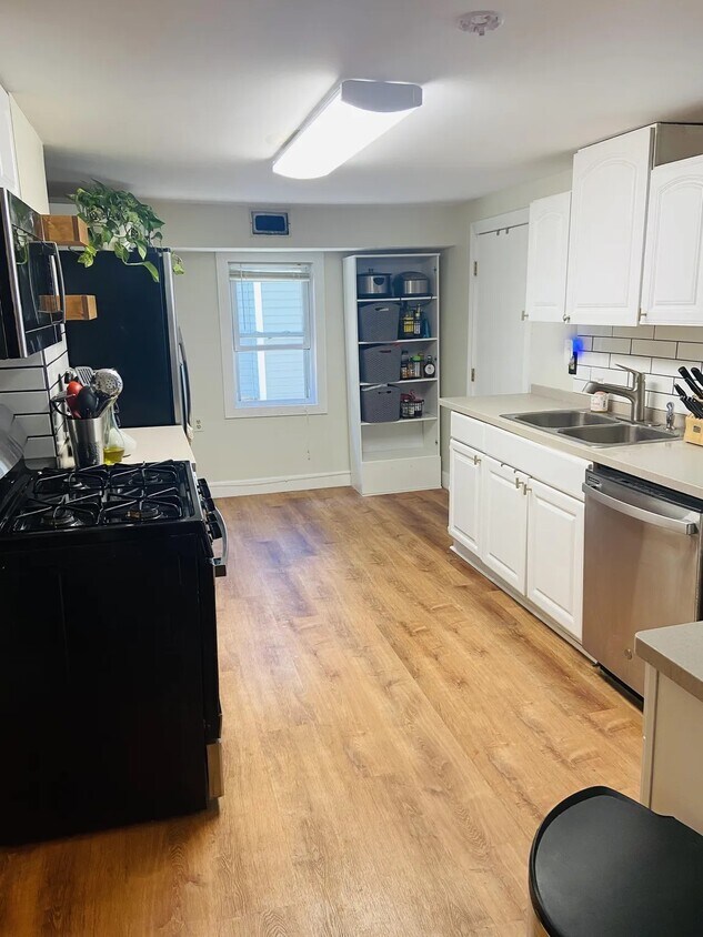 Foto del edificio - 2481 Professor Ave