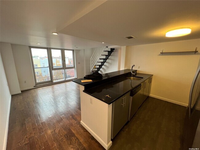 Foto del edificio - 293 McGuinness Blvd