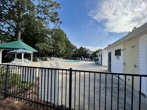 Building Photo - 8433 Southgate Commons Dr