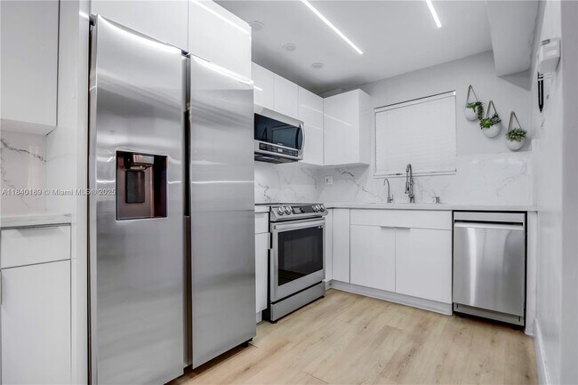 Foto del edificio - 3285 Foxcroft Rd
