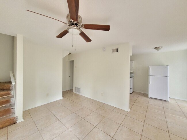 Building Photo - 1201 Lake Dr