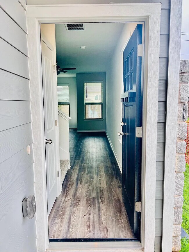 Foto del edificio - Room in Townhome on Cowbird Path