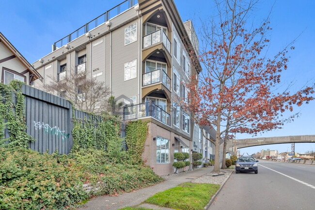 Building Photo - 4031 Aurora Ave N