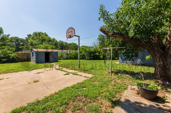 Foto del edificio - 6505 N Randall Dr