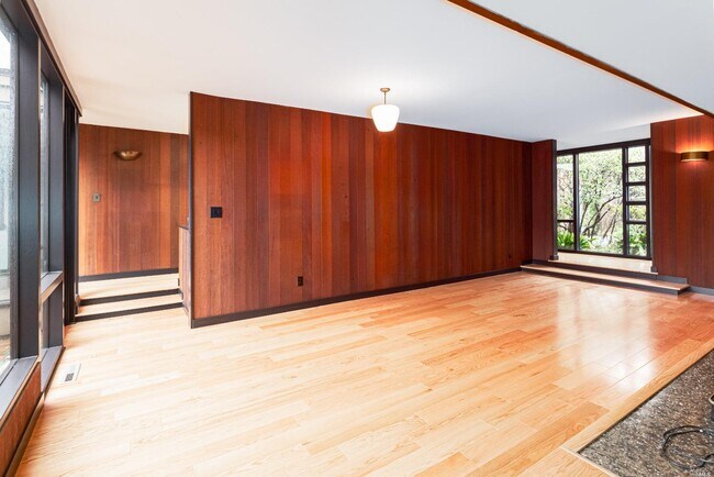 Building Photo - 548 Marin Ave