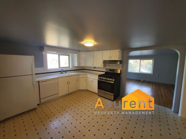Building Photo - Cute 2 Bedroom 1 Bathroom Rental Available...