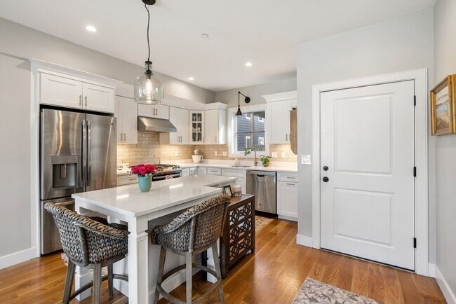 Foto del edificio - 145 Stoughton St