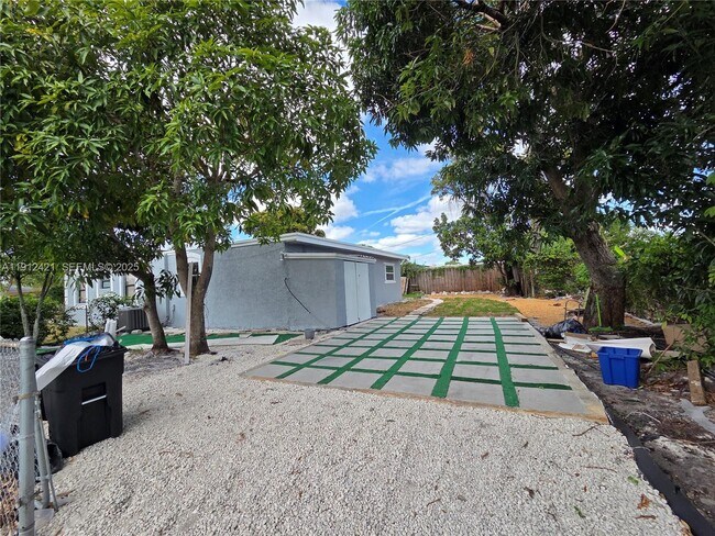 Foto del edificio - 2124 S Beech Rd