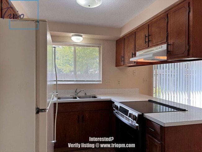 Building Photo - 1010 Satre St