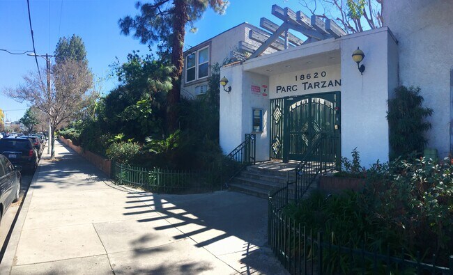 Building Photo - 18620 Hatteras St