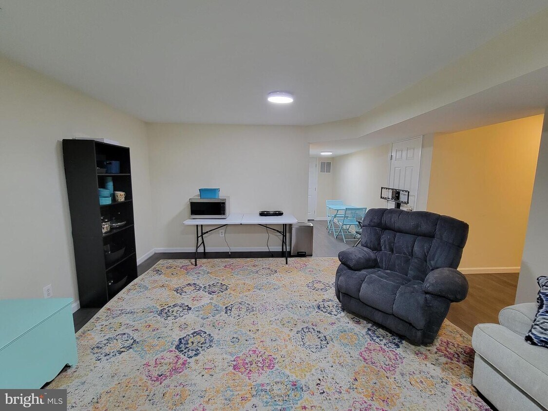 1044 Bakersfield Ln, Fredericksburg, VA 22401