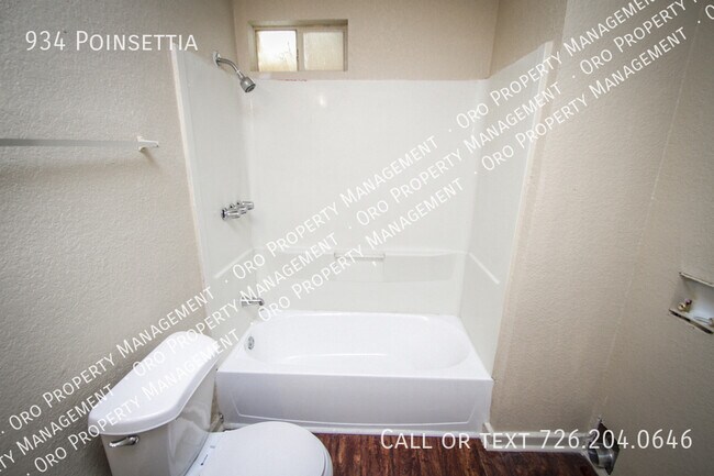 Building Photo - 934 Poinsettia St