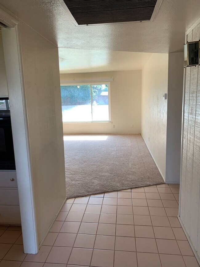 Building Photo - 3 br, 2 bath House - 1141 W Barstow Ave