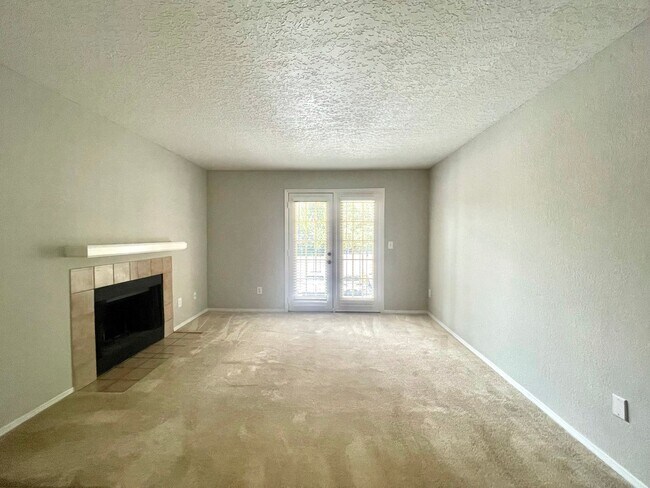 Building Photo - GREAT 1/1 CONDO IN WATERFORD LANDING