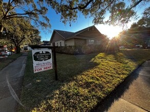 Building Photo - 1329 Medinah Ct