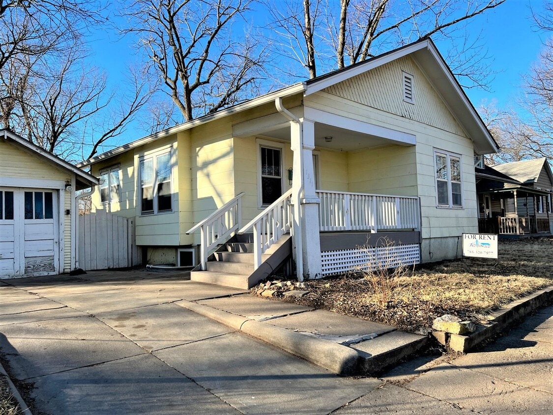 Foto principal - SINGLE FAMILY HOME W/LARGE FENCED YARD!