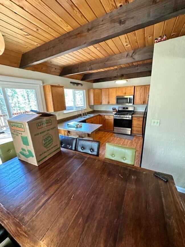 Building Photo - Lovely 5Bd pet friendly home available for rent now!! Home is ready for a long term renter! Call ...