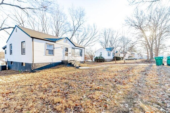 Building Photo - 7829 Monroe Dr