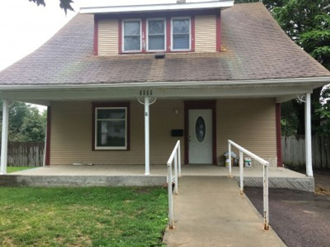 Primary Photo - 1111 W 4th- 4 bedroom house