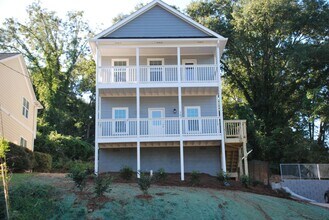 Building Photo - 162 Strickland Ave