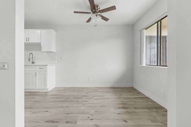 Foto del edificio - 8331 Lampson Ave