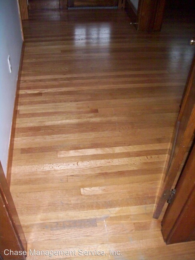 Foto del edificio - 51-53 Westford Cir