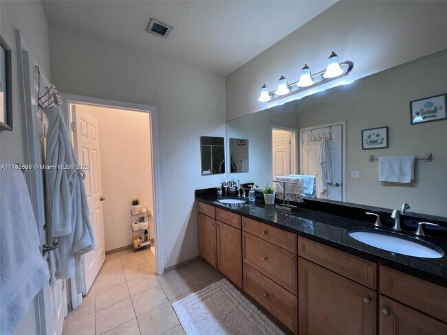 Foto del edificio - 8756 NW 98th Ave