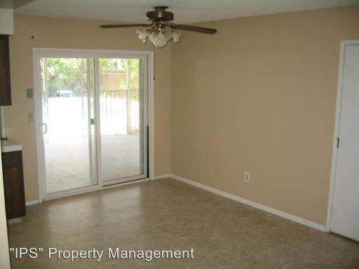 Building Photo - 2804 Willow Dr