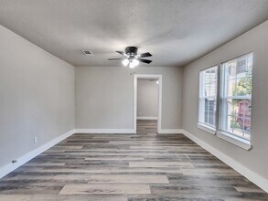 Building Photo - 2017 Bellview St