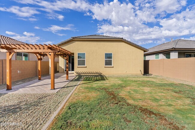 Foto del edificio - 32041 N Wayne Ln