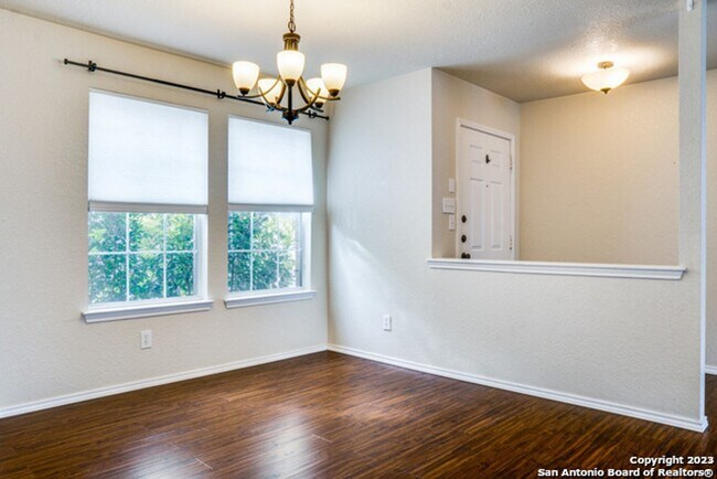 Foto del edificio - 3 Bedroom 2 1/2 bath Bridgewood Subdivision