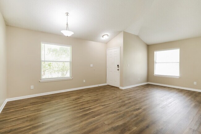 Building Photo - 1094 Moosehead Dr