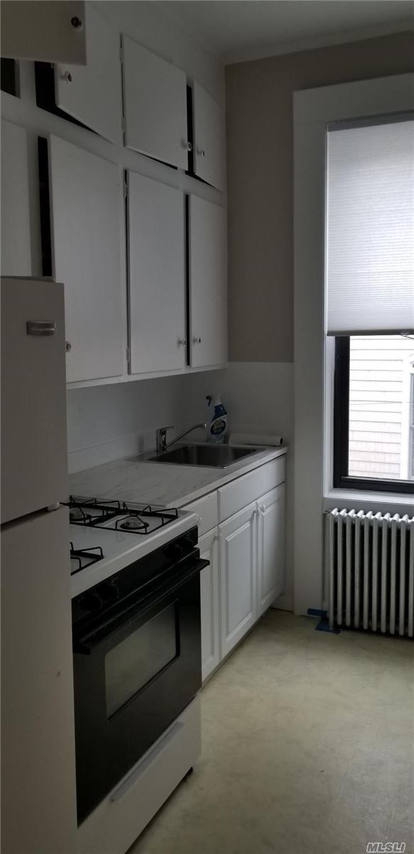 Foto del edificio - 82-17 Woodhaven Blvd