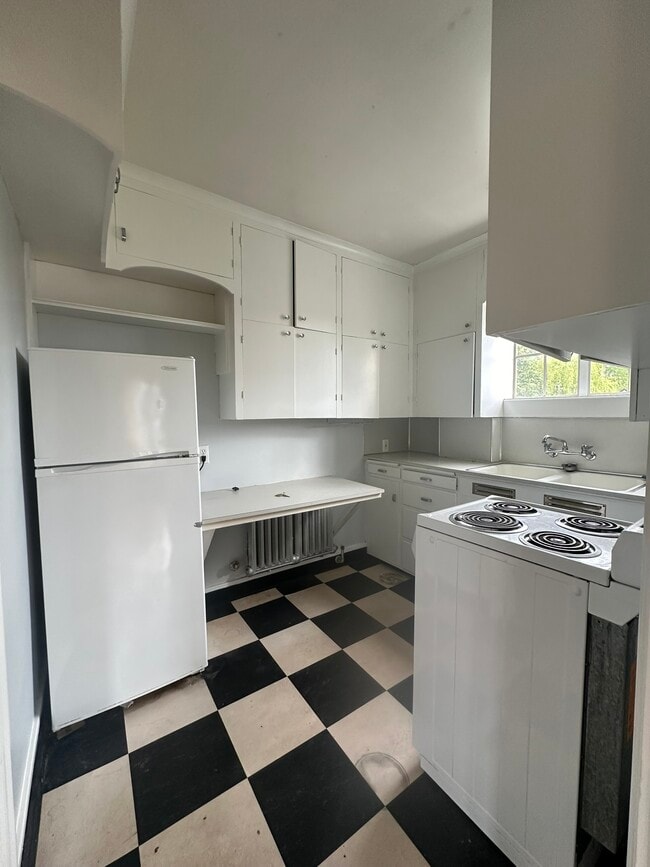 Foto del edificio - 18348 SE River Rd