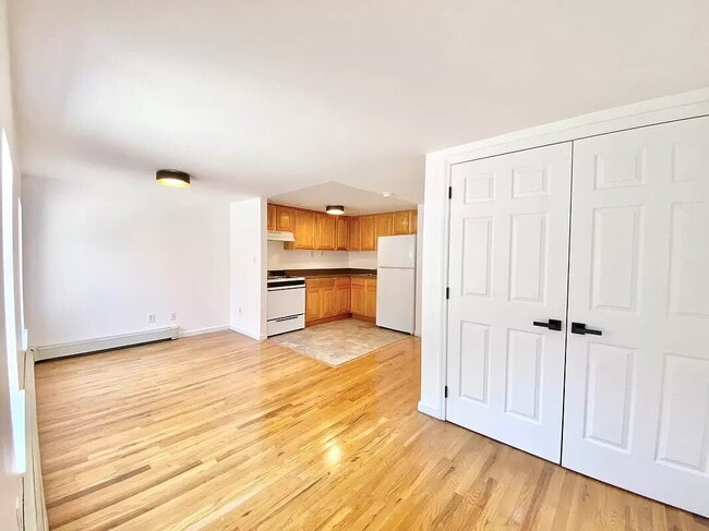 Building Photo - 61-25 Woodside Ave