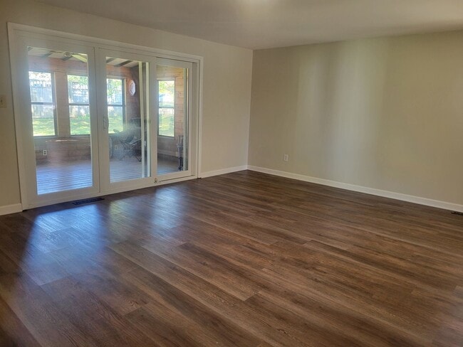 Building Photo - 1612 Lucks Rd